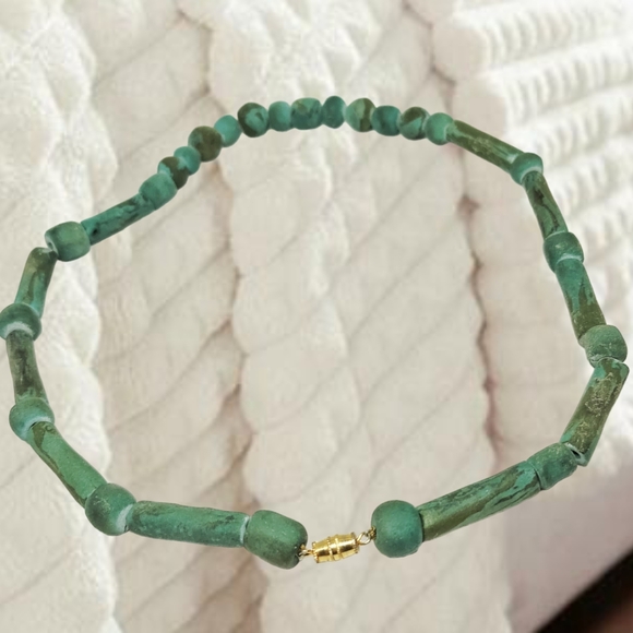 .Green Stone Beads Handmade Necklace - Picture 5 of 7